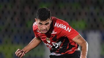 HIRATSUKA, JAPAN - AUGUST 07: Bruno Guimaraes of Atretico Paranaense in action during the game between Shonan Bellmare and Athletico Paranaense at Shonan BMW Stadium Hiratsuka on August 07, 2019 in Hiratsuka, Kanagawa, Japan. (Photo by Masashi Hara/Getty 