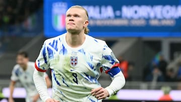 Norway's captain #09 Erling Braut Haaland celebrates scoring his team's second goal during the FIFA World Cup 2026 European qualification football match between Italy and Norway, at the San Siro Stadium, in Milan, on November 16, 2025. (Photo by Alberto PIZZOLI / AFP)