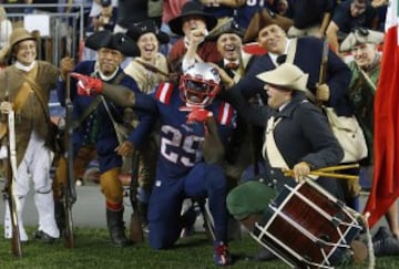 El jugador de los New England Patriots, LeGarrette Blount, celebra el touchdownante los Houston Texans.
