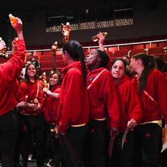 Colombia festeja su Independencia y los hinchas piden más cercanía