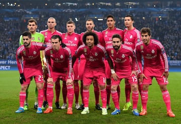 Real Madrid line-up in their pink kit.