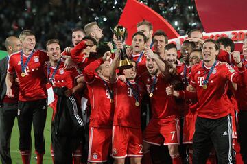 Alegría del conjunto alemán tras conseguir la Copa Mundial de Clubes de la FIFA 2013 frente a Raja Casablanca. Los bávaros vencieron 2-0 gracias a los goles de Dante y Thiago Alcántara.