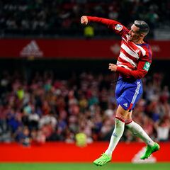 La calidad del Granada pudo con un Racing que mereció algo más