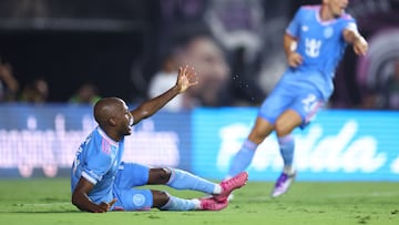 FORT LAUDERDALE, FLORIDA - JULY 26: Faf� Picault #14 of Inter Miami CF falls in the penalty area and reacts after a penalty wasn't called during the MLS match between Inter Miami CF and FC Cincinnati at Chase Stadium on July 26, 2025 in Fort Lauderdale, Florida. Megan Briggs/Getty Images/AFP (Photo by Megan Briggs / GETTY IMAGES NORTH AMERICA / Getty Images via AFP)