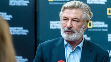 Luego del accidente en el que falleci&oacute; Halyna Hutchins, Alec Baldwin se reuni&oacute; con el esposo e hijo de la directora de fotograf&iacute;a. Aqu&iacute; los detalles.