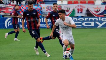 Miguel Gutiérrez controla la pelota en Almendralejo.