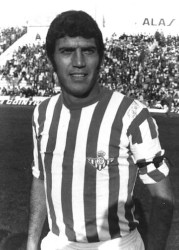 Jugó en el Betis entre 1962 y 1978.