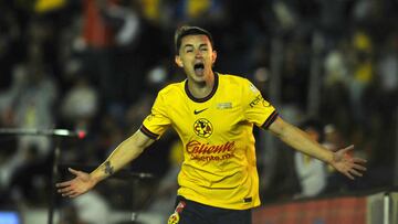 America's Spanish midfielder #08 Alvaro Fidalgo celebrates scoring his team's second goal during the Liga MX Apertura tournament football match between America and Monterrey at the Ciudad de los Deportes stadium in Mexico City on October 27, 2024. (Photo by Victor CRUZ / AFP)