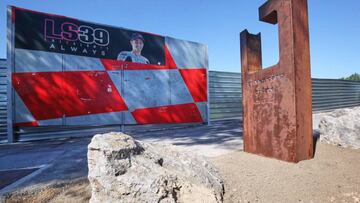 Monumento a Luis Salom en la curva de su tr¨¢gico accidente
