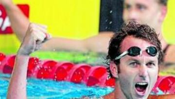 <b>EXPLOSIÓN DE JÚBILO.</b> Aaron Peirsol celebró así la consecución de su nuevo récord en 100 m espalda.