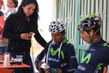 Nairo Quintana hizo un recorrido de casi 400 kil&oacute;metros por Boyac&aacute;. No es nada raro, son las carreteras de su tierra que conoce como la palma de su mano y en las que siempre entrena. Lo diferente esta vez fue que lo hizo ante los ojos de la prensa. Fue un recorrido lleno de expectativa por ver al ciclista que har&aacute; so&ntilde;ar a Colombia en el Tour de Francia y en el que tambi&eacute;n hubo un momento para parar a comer una rica arepa boyacense.
