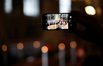 Miles personas se han acercado a la Catedral de San Esteban de Viena, lugar donde se ha instalado la capilla ardiente de Niki Lauda para darle el último adiós.