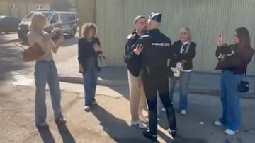 El emotivo homenaje de la Policía Nacional al padre de Carvajal el día de su jubilación