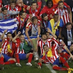 Forlán y Agüero hacen al Atlético campeón