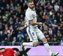 El Bernabéu recibe con pitos a Benzema y Danilo
