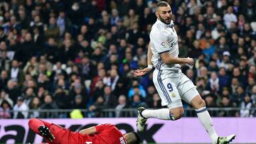 El Bernabéu recibió con pitos a Benzema y Danilo