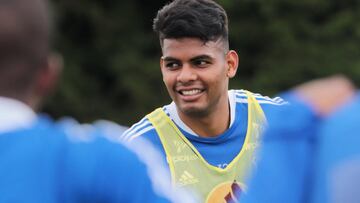 Klíver Moreno, volante de Millonarios, trabaja con el grupo, luego de su lesión de ligamento.