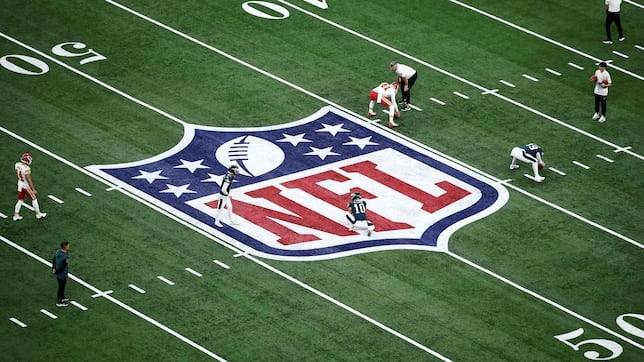 When does the 2025 NFL season start?