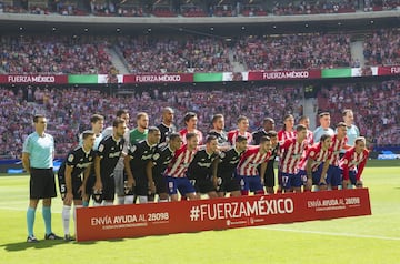 Atlético de Madrid and Sevilla pose together in solidarity for the victims of the earthquake in Mexico