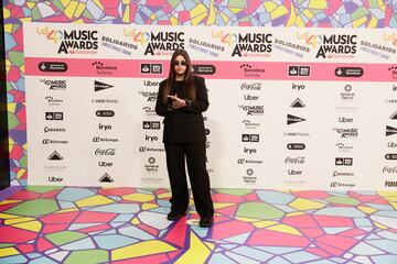 La cantante Ptazeta posa en el photocall de Los40 Music Awards.