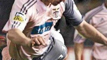 <b>SALTO AL RACING. </b>El lateral rumano deja el Benfica para militar como cedido en el club verdiblanco.