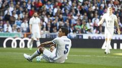 Raphael Varane se encuentra pendiente de evoluci&oacute;n tras recaer de su lesi&oacute;n en el muslo.