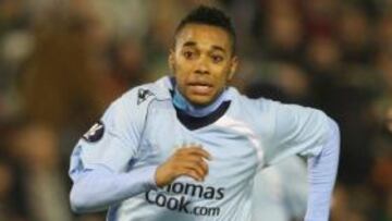 <b>DE CAPA CAÍDA. </b>Robinho en el partido de UEFA jugado frente al Racing de Santander