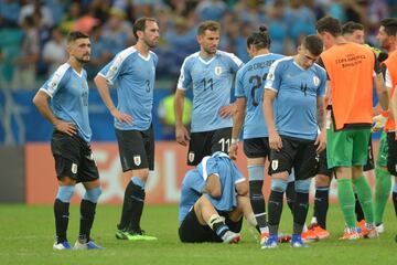 Los jugadores de Uruguay desolados tras caer eliminados en los penaltis (4-5).