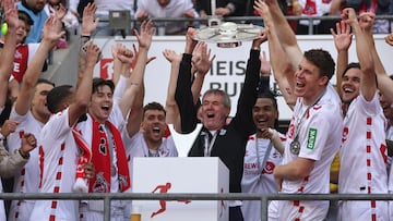 El FC Colonia alza el título de campeón de Bundesliga 2.