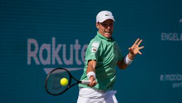 Roberto Bautista ejecuta un drive ante Medvedev en el torneo de Mallorca.