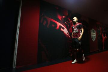 En 2018 decidi¨® dar un giro a su carrera atra¨ªdo por la cultura japonesa y fich¨® por el Vissel Kobe, donde tambi¨¦n fue campe¨®n de todo a nivel nacional.