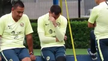 El guardameta argentino estuvo presente en el entrenamiento de Las Águilas, pero no al parejo que sus compañeros. Su salida podría estar próxima.