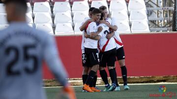 El Nàstic se complica la vida en otro pésimo partido