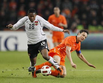 David Alaba desde que debutó en 2008 ha disputado 76 partidos anotando 14 goles con la absoluta austriaca. En la imagen en un partido amistoso contra Países Bajos.