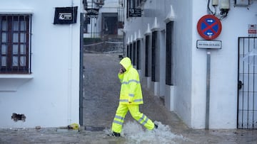 Calle convertida en río en la localidad gaditana de Grazalema tras el paso de la borrasca Leonardo. A 4 de febrero de 2026, en Grazalema, Cádiz (Andalucía, España). La Unidad Militar de Emergencia (UME) interviene en Grazalema, en tareas de achique de agua en casas y calles de este municipio, que se está viendo afectada por el paso de la borrasca Leonardo, que ya ha dejado por el momento 278 litros de precipitaciones acumuladas.
04 FEBRERO 2026
Joaquín Corchero / Europa Press
04/02/2026