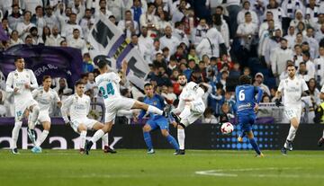 0-1. Luis Milla marcó el primer gol.