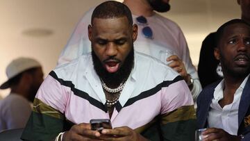 INGLEWOOD, CALIFORNIA - FEBRUARY 13: NBA player LeBron James reacts during Super Bowl LVI between the Los Angeles Rams and the Cincinnati Bengals at SoFi Stadium on February 13, 2022 in Inglewood, California.   Andy Lyons/Getty Images/AFP
 == FOR NEWSPAPE