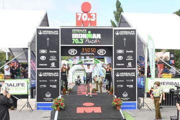 La zona lacustre de nuestro país fue protagonista una vez más del mayor triatlón sudamericano, el Herbalife Nutrition IRONMAN 70.3 Pucón 2022 que se realizó el domingo 9 de enero y donde la multinacional de nutrición fue auspiciador oficial.