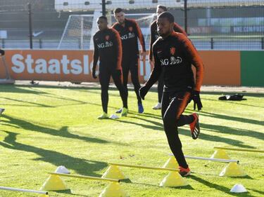 Wijnaldum: Youthful Holland "have forged a strong bond"