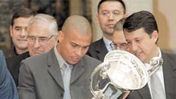 <b>AGRADECIDO. </b>Ronaldo fue premiado por ser el mejor deportista iberoamericano en 2003.