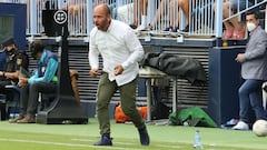 Jos&eacute; Alberto, dando instrucciones durante el partido.