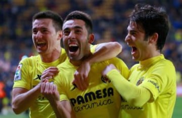 1-0. Bruno Soriano celebra el primer gol conseguido en un libre directo.