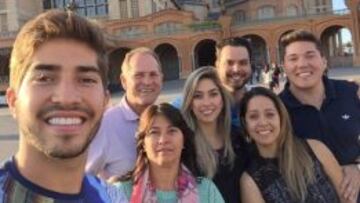 En Brasil. Lucas Silva se hizo un ‘selfie’ familiar en Sao Paulo.