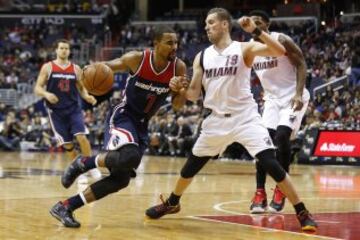 Ramon Sessions dribla a Beno Udrih.