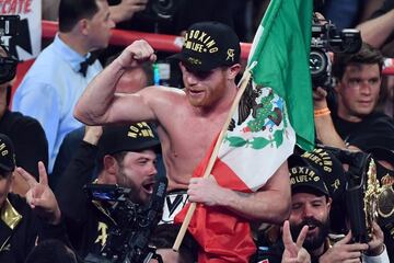 Canelo Álvarez festeja su triunfo sobre Golovkin.