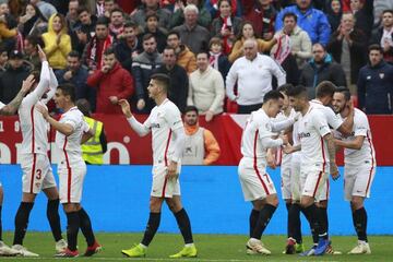 Jugadores del Sevilla celebran un gol ante el Girona.