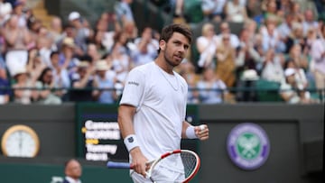 Cameron Norrie celebra uno de sus puntos ante Tiafoe en Wimbledon.