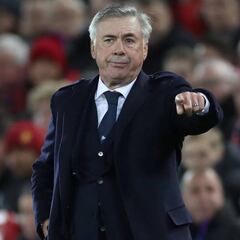 El caos en el Nápoles deja a Ancelotti al borde del despido