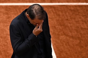Rafa Nadal durante su emotivo homenaje en la pista Philippe-Chatrier. 