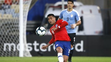 Jara define su futuro y elige al mejor zaguero de la Roja